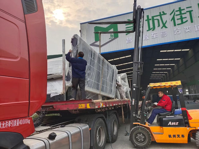 惠安(an)第三批(pi)候車(che)亭髮(fa)貨